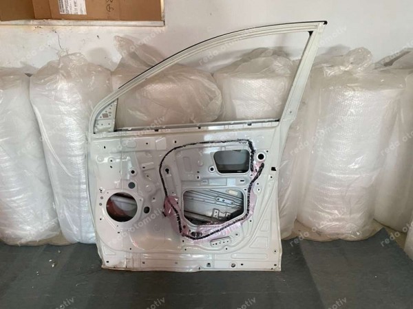 Toyota RAV4 Sağ Ön Kapı