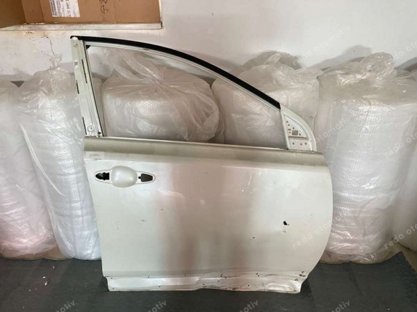 Toyota RAV4 Sağ Ön Kapı