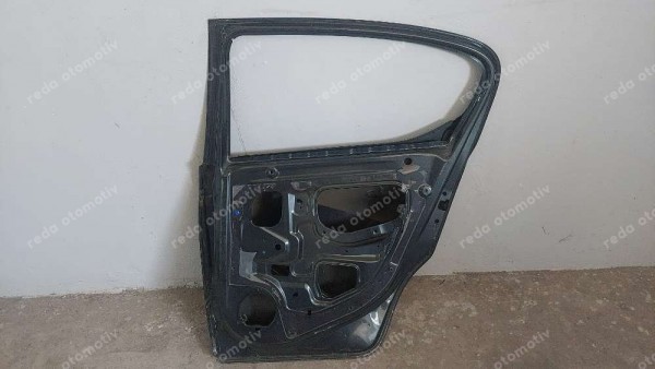 Opel Corsa E Sağ Arka Kapı