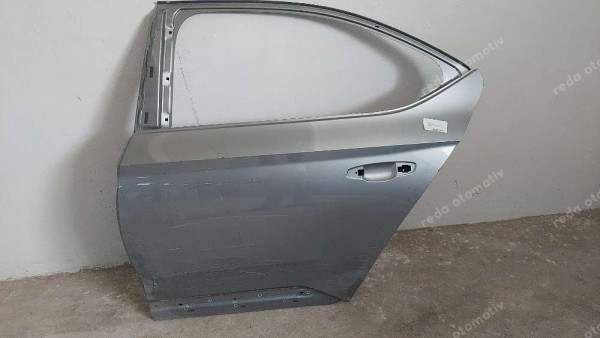 Skoda Superb Sol Arka Kapı