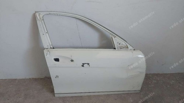 Mercedes C204 Sağ Ön Kapı