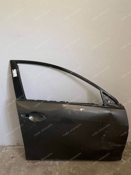 Mazda 3 Sağ Ön Kapı