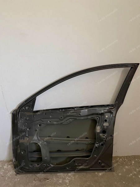 Mazda 3 Sağ Ön Kapı