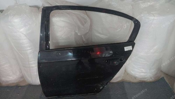 Volkswagen Passat B7 Sol Arka Kapı