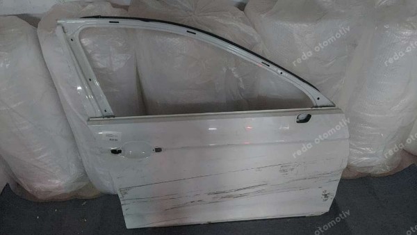 Volkswagen Passat B8 Sağ Ön Kapı