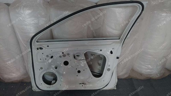 Volkswagen Passat B8 Sağ Ön Kapı