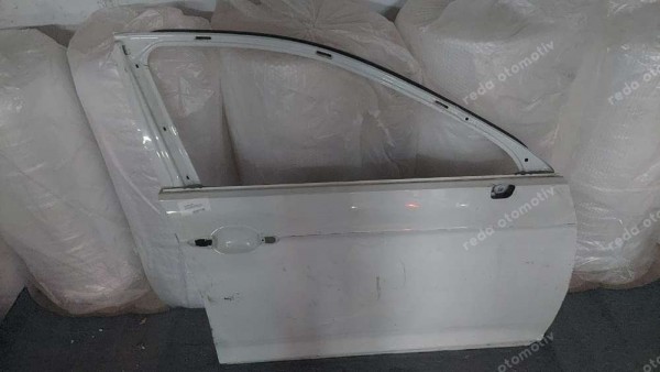 Volkswagen Passat B8 Sağ Ön Kapı