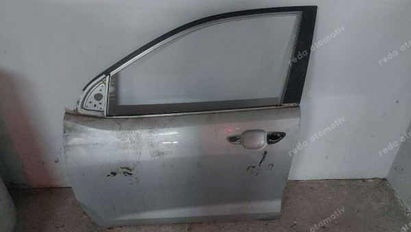 Hyundai İ20 Sol Ön Kapı