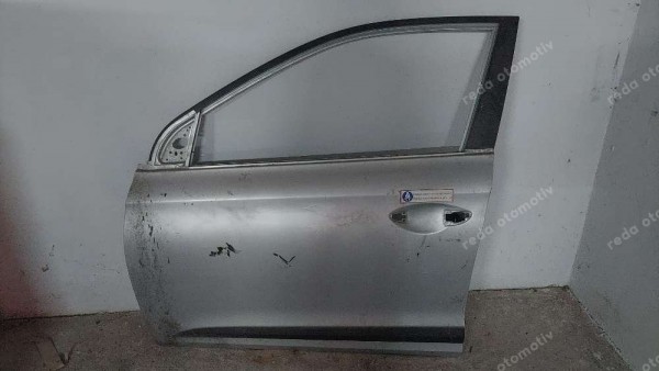 Hyundai İ20 Sol Ön Kapı