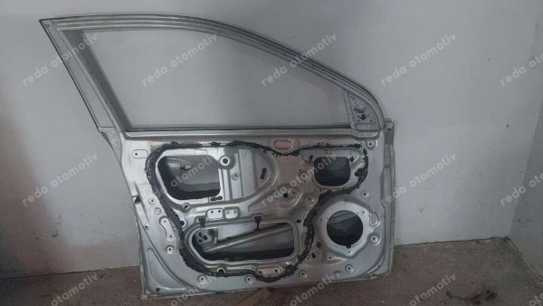 Hyundai İ20 Sol Ön Kapı