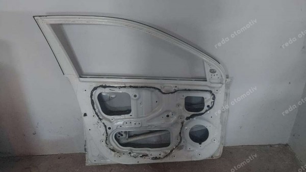 Hyundai İ20 Sol Ön Kapı