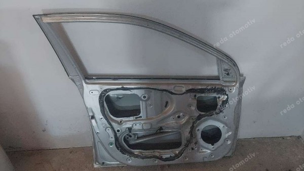 Hyundai İ20 Sol Ön Kapı