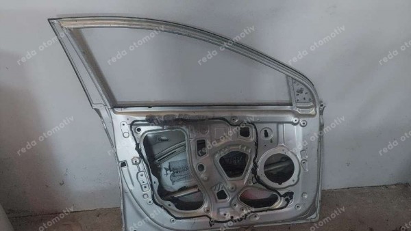 Hyundai İ20 Sol Ön Kapı