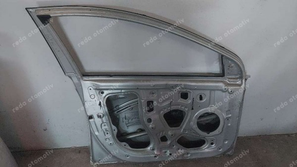 Hyundai İ20 Sol Ön Kapı