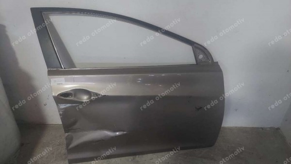 Hyundai Elantra Sağ Ön Kapı