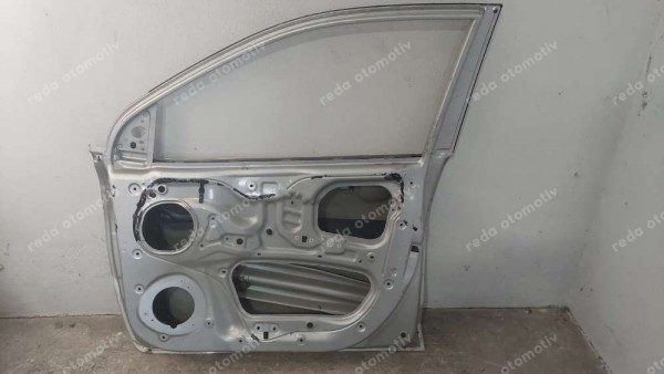 Hyundai İ20 Sağ Ön Kapı