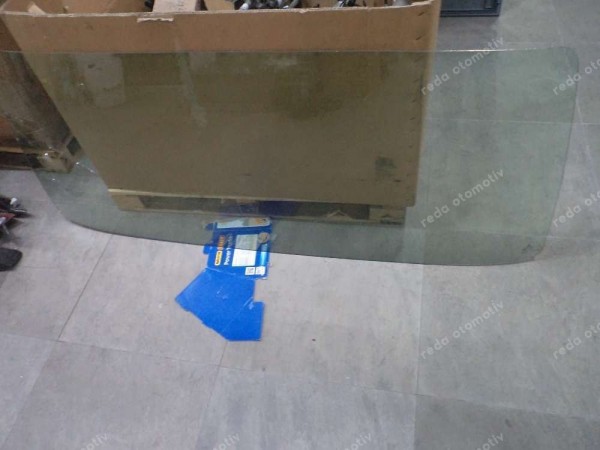 Mitsubishi Fuso Canter Ön Cam Orjinal CP (LC-130)