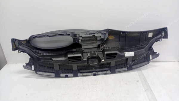 Renault Megane 1 Torpido Göğüs Üst Parçası Orj Sökme 8200068649 YP (AA-130)