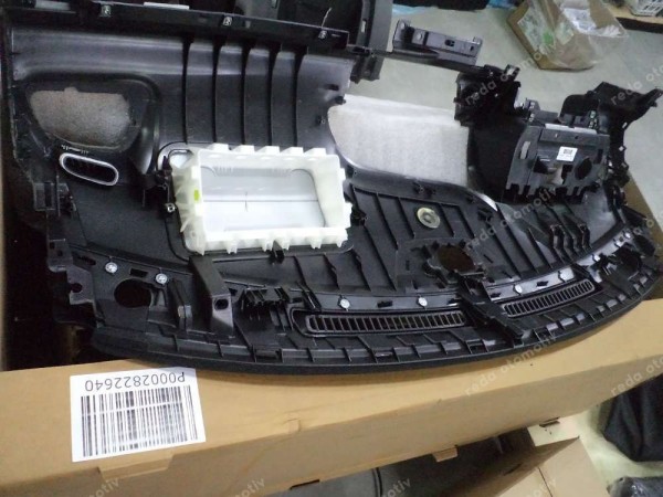 Renault Kadjar Torpido Göğüs (Sağdan Direksiyon) Orjinal 681005302R YP (AA-130)