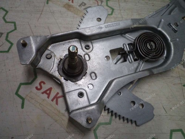 Renault Kangoo Sağ Ön Cam Krikosu Orjinal Sıfır 8200157006 YP (DF-123)