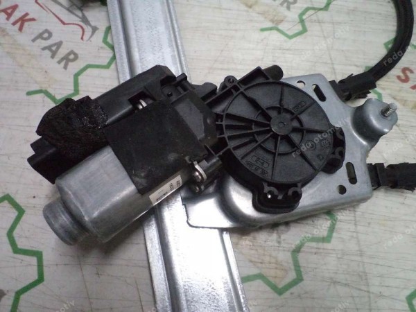 Renault Megane 2 Cabrio Sağ Ön Cam Krikosu ve Motoru Orjinal 8201010931 YP (DF-126)