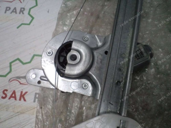 Dacia Logan Sandero Sol Ön Cam Krikosu Elk Motorlu Komple 8200901099 YP (DF-125)