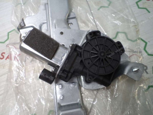 Dacia Duster Logan Sandero 1 Sol Arka Cam Krikosu Motoru Orj 8200733833 YP (DF-125)