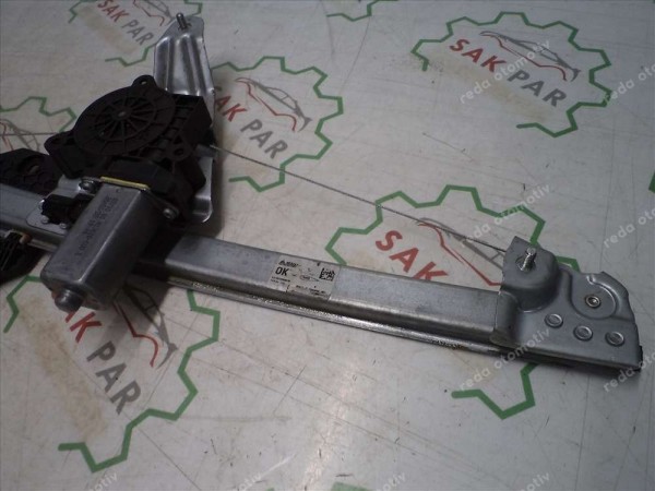 Renault Symbol Sandero Sağ Arka Cam Krikosu Orj 827206057R CP (EF-110)