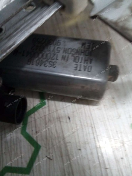 Dacia Logan Sandero Sol Ön Cam Krikosu Ve Motoru 128000841 CP (EE-110)