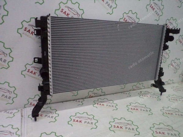 Renault Megane 4 Talisman Motor Su Radyatörü 214102583R YP (ID-140)